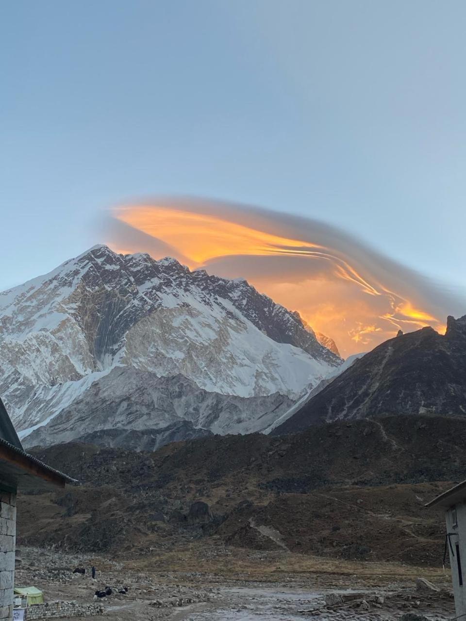 Sherpa Lodge Lobujya Exterior photo