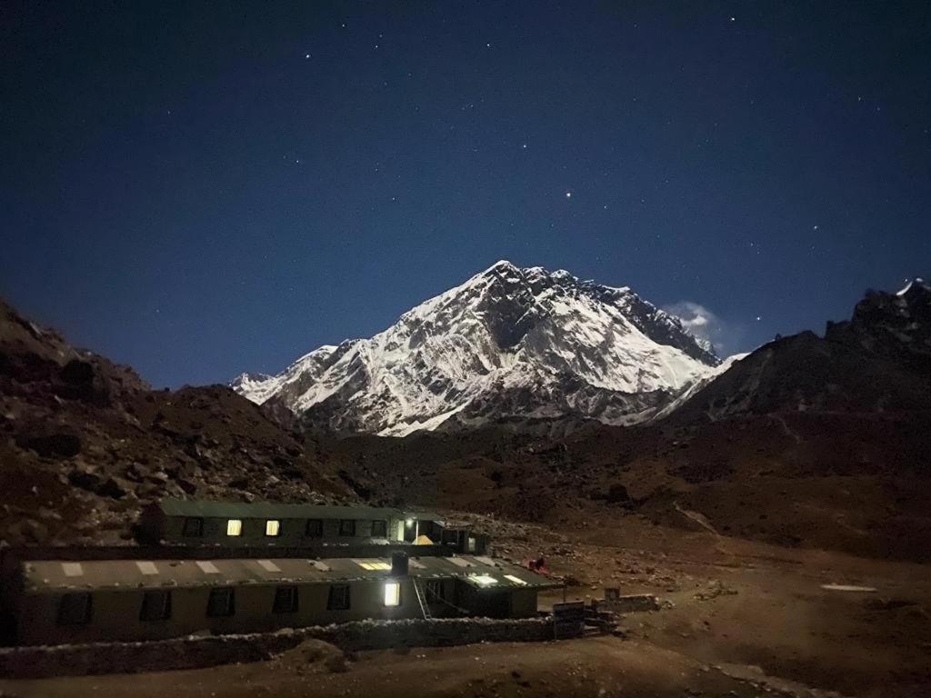 Sherpa Lodge Lobujya Exterior photo